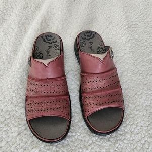 NWOT PROPET Burgundy Gertie Leather Comfort Sandals Size 9 Smoke-Pet free home